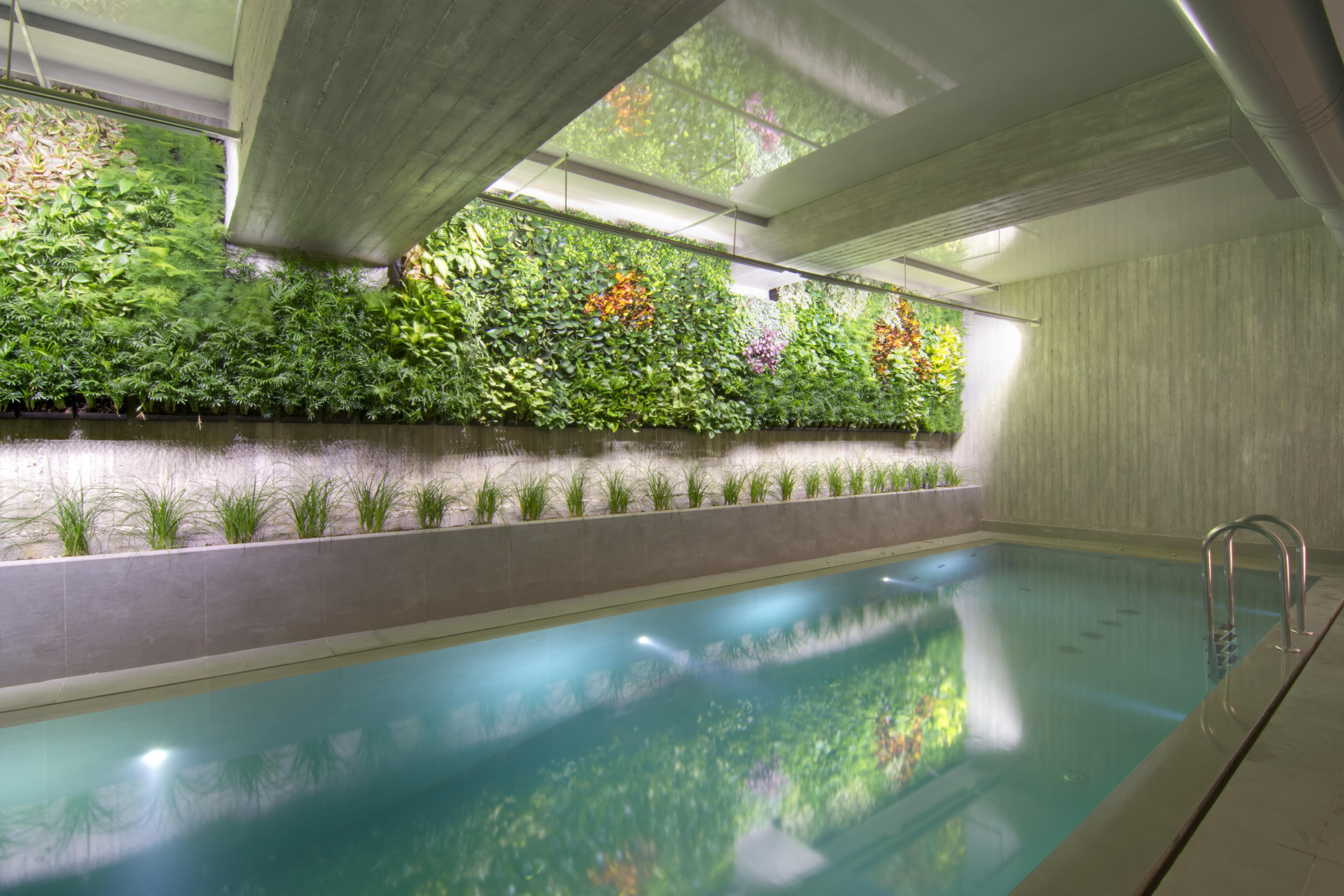 Hotel Coco-Mat Athens Jumelle Exterior foto A green wall in a swimming pool