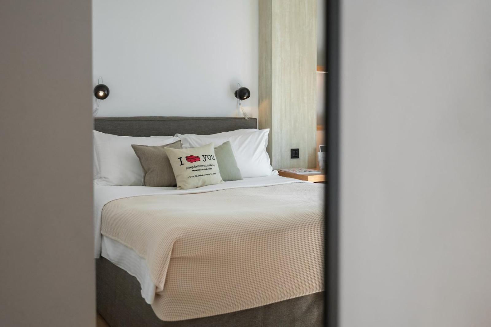 Hotel Coco-Mat Athens Jumelle Exterior foto A bedroom at the hotel