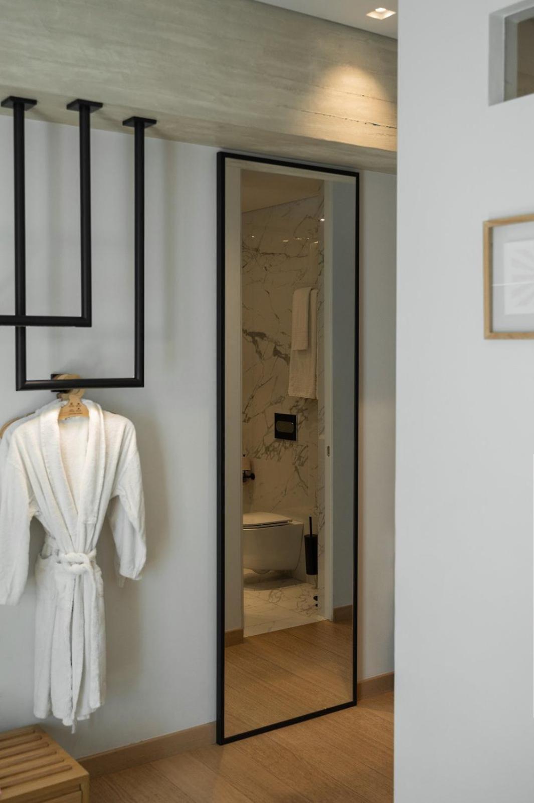 Hotel Coco-Mat Athens Jumelle Exterior foto A bathrobe hanging on a hanger