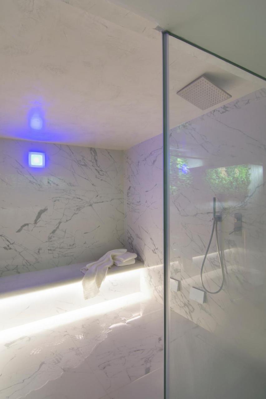 Hotel Coco-Mat Athens Jumelle Exterior foto A shower